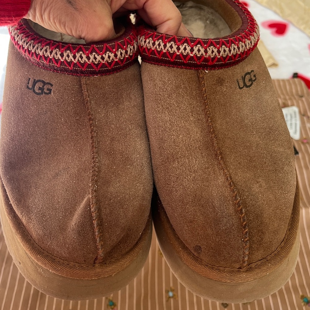 UGG Men's Tan Indoor Outdoor Slippers with Red Accent - Picture 7 of 7
